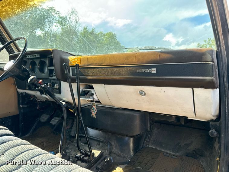 image for item EE7713 1984 GMC 7000 dump truck