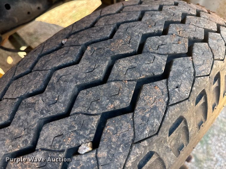 image for item EE7713 1984 GMC 7000 dump truck