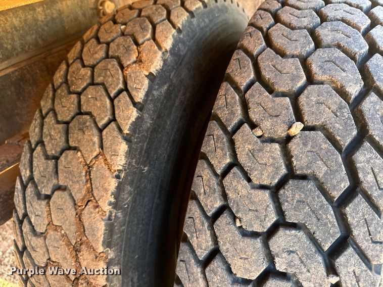 image for item EE7713 1984 GMC 7000 dump truck