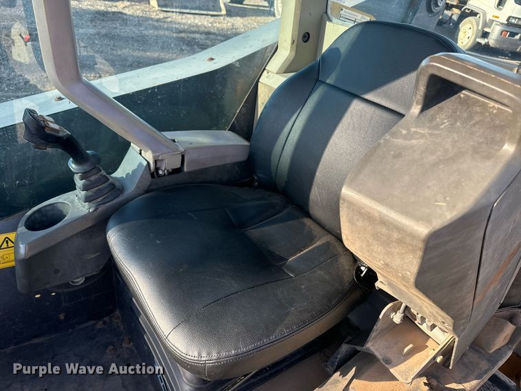 image for item EE7715 2012 Volvo MCT125C tracked skid steer loader