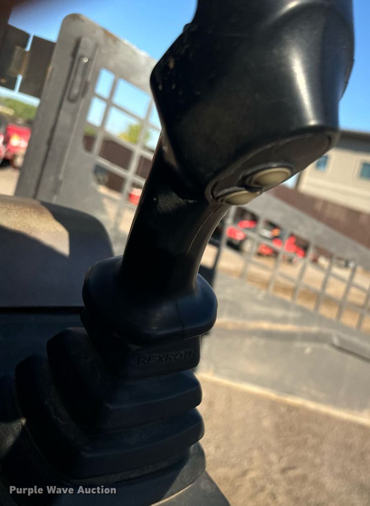 image for item EE7715 2012 Volvo MCT125C tracked skid steer loader