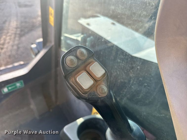 image for item EE7715 2012 Volvo MCT125C tracked skid steer loader