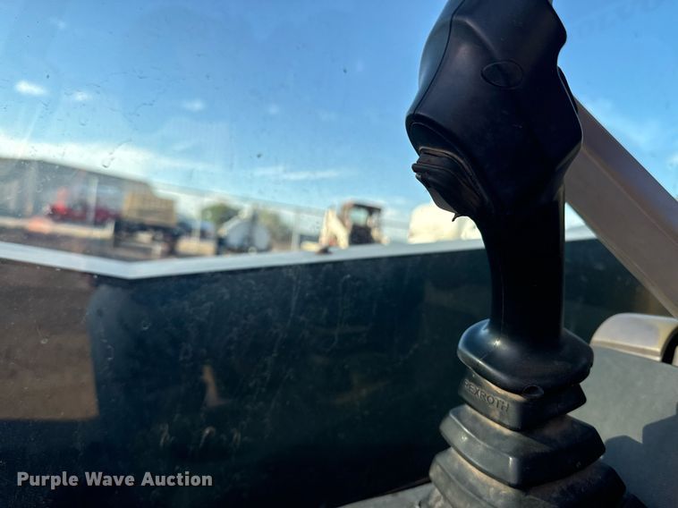 image for item EE7715 2012 Volvo MCT125C tracked skid steer loader