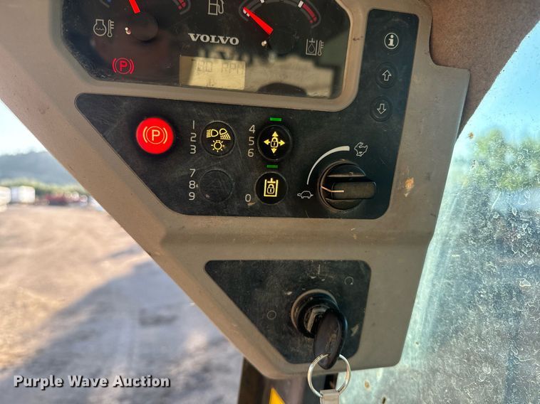 image for item EE7715 2012 Volvo MCT125C tracked skid steer loader