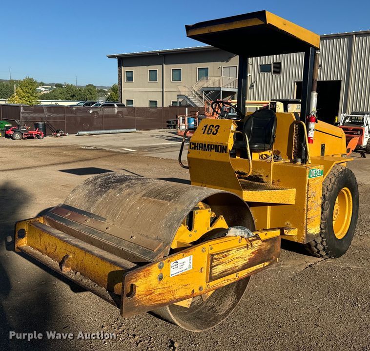 image for item EE7716 Champion SuperPac 600 single drum vibratory roller