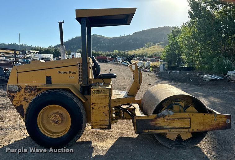 image for item EE7716 Champion SuperPac 600 single drum vibratory roller