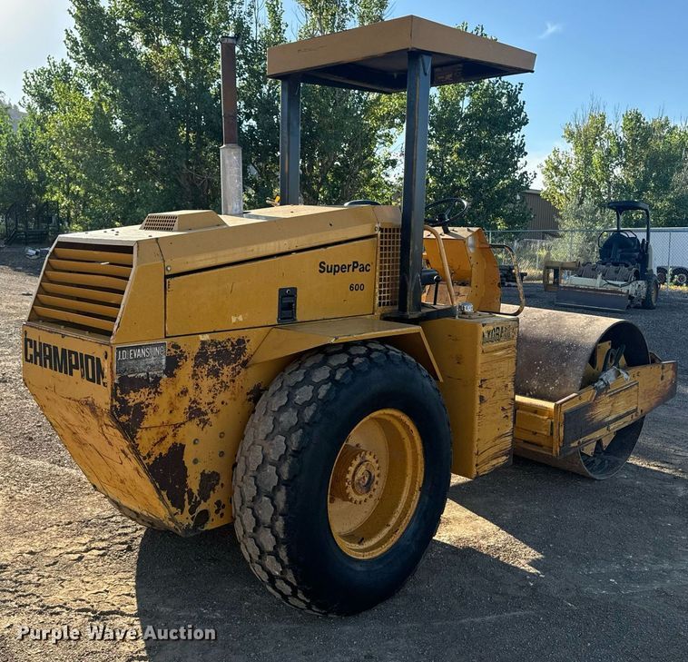 image for item EE7716 Champion SuperPac 600 single drum vibratory roller