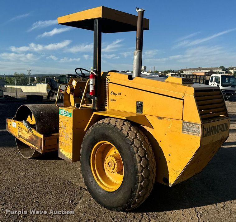 image for item EE7716 Champion SuperPac 600 single drum vibratory roller