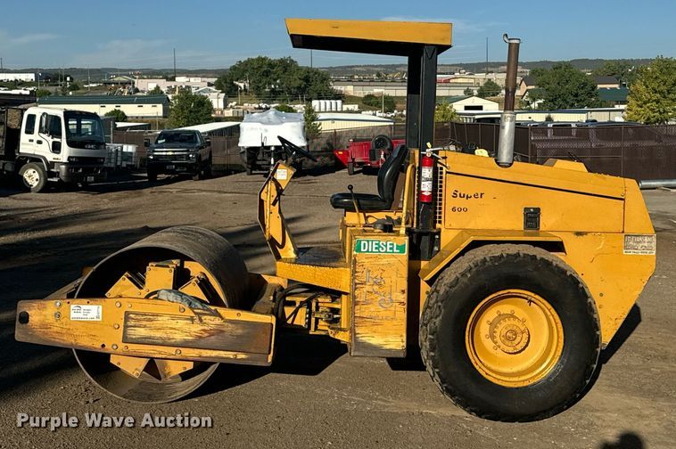 image for item EE7716 Champion SuperPac 600 single drum vibratory roller