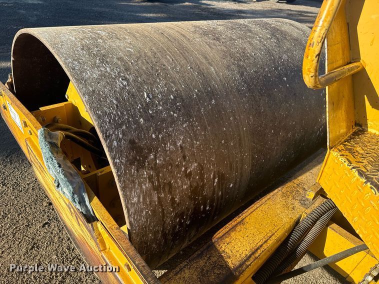 image for item EE7716 Champion SuperPac 600 single drum vibratory roller