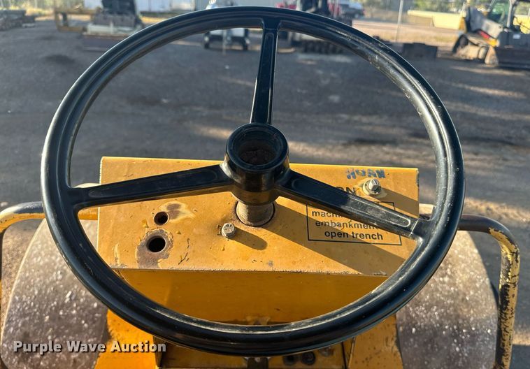 image for item EE7716 Champion SuperPac 600 single drum vibratory roller