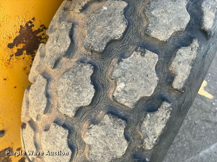 image for item EE7716 Champion SuperPac 600 single drum vibratory roller