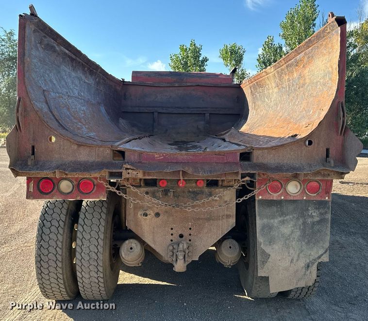image for item EE7717 1988 Peterbilt 379 dump truck