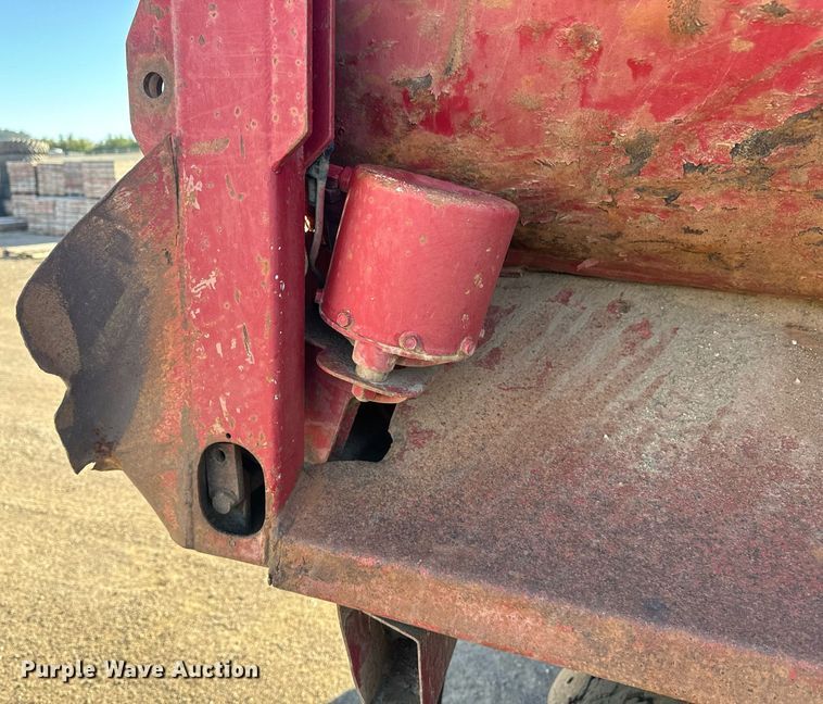 image for item EE7717 1988 Peterbilt 379 dump truck