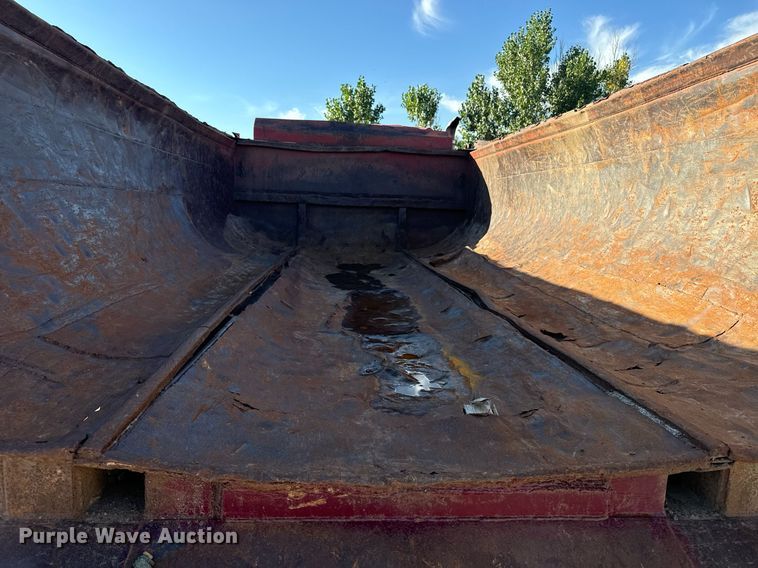 image for item EE7717 1988 Peterbilt 379 dump truck