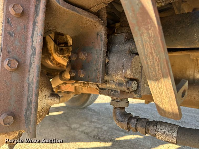 image for item EE7717 1988 Peterbilt 379 dump truck