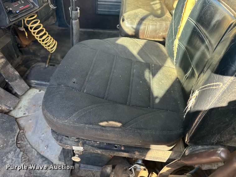 image for item EE7717 1988 Peterbilt 379 dump truck