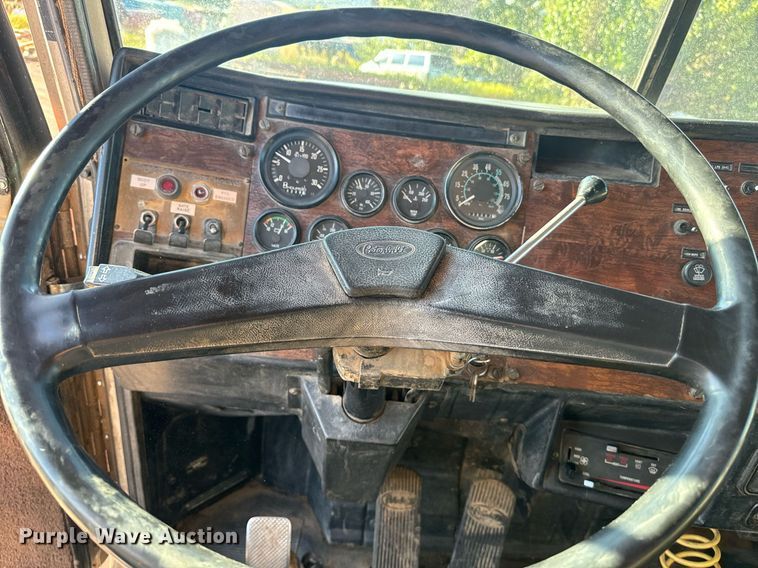 image for item EE7717 1988 Peterbilt 379 dump truck