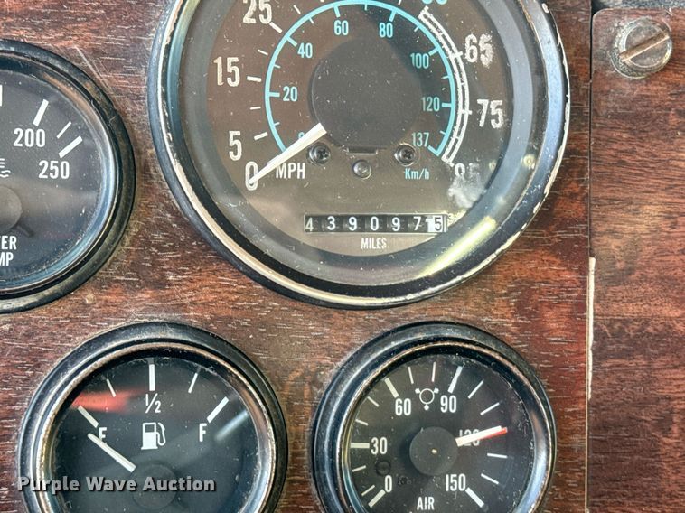 image for item EE7717 1988 Peterbilt 379 dump truck