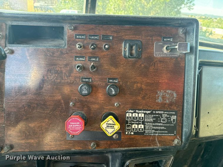 image for item EE7717 1988 Peterbilt 379 dump truck