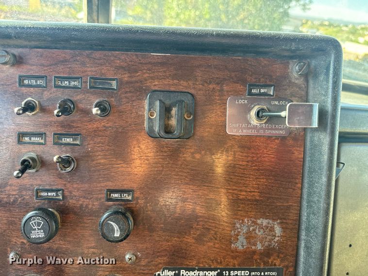 image for item EE7717 1988 Peterbilt 379 dump truck