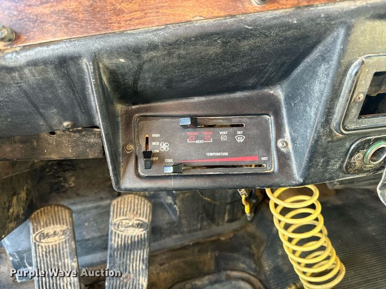 image for item EE7717 1988 Peterbilt 379 dump truck