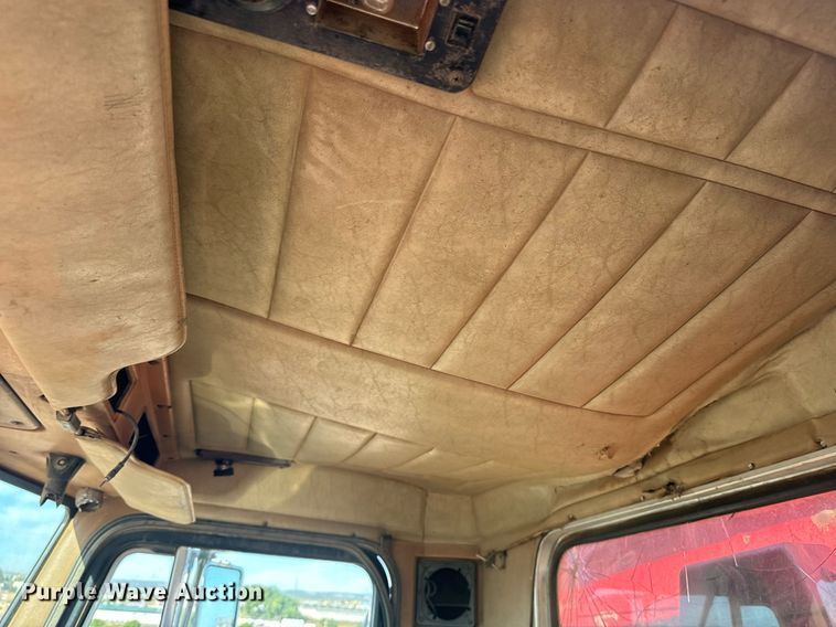 image for item EE7717 1988 Peterbilt 379 dump truck