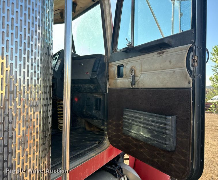 image for item EE7717 1988 Peterbilt 379 dump truck