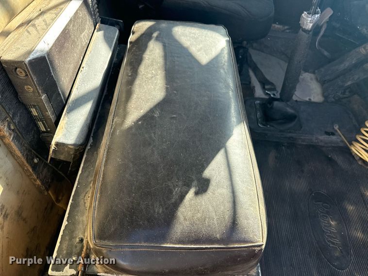 image for item EE7717 1988 Peterbilt 379 dump truck