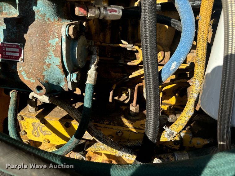 image for item EE7717 1988 Peterbilt 379 dump truck