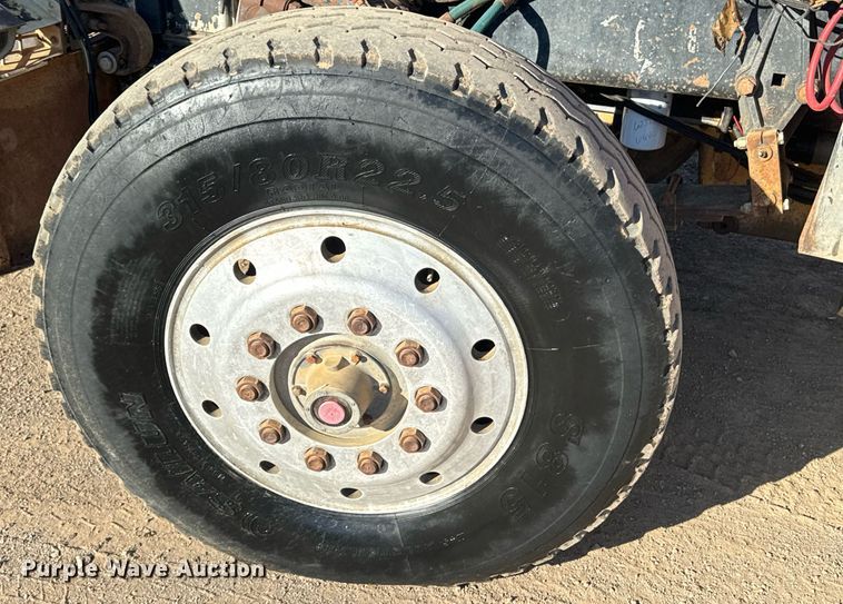 image for item EE7717 1988 Peterbilt 379 dump truck