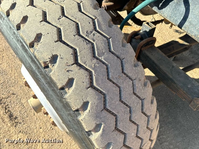 image for item EE7717 1988 Peterbilt 379 dump truck