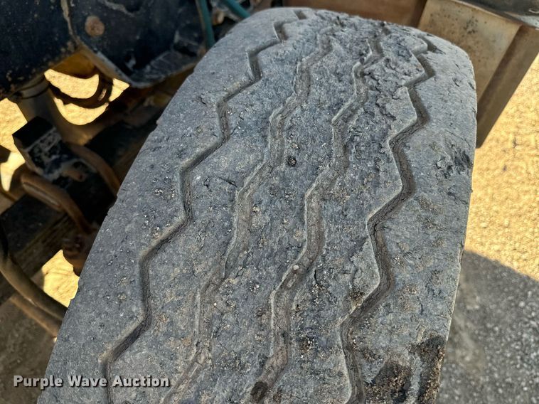 image for item EE7717 1988 Peterbilt 379 dump truck