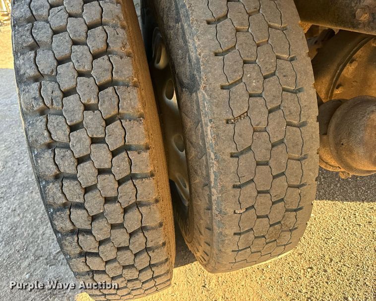 image for item EE7717 1988 Peterbilt 379 dump truck