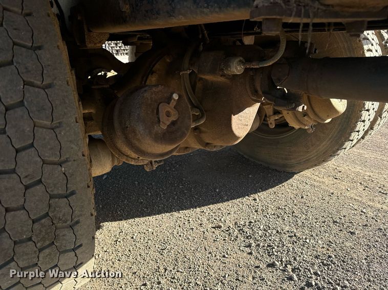 image for item EE7717 1988 Peterbilt 379 dump truck