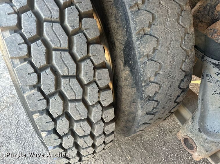 image for item EE7717 1988 Peterbilt 379 dump truck