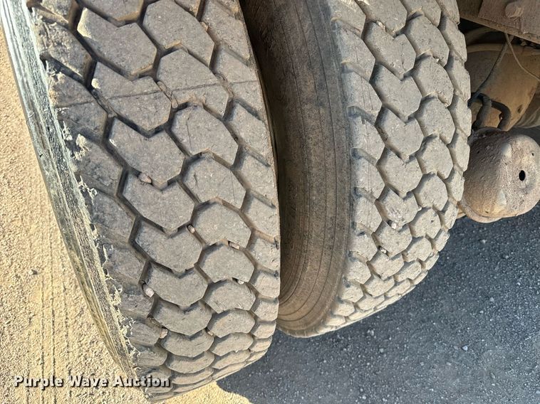 image for item EE7717 1988 Peterbilt 379 dump truck