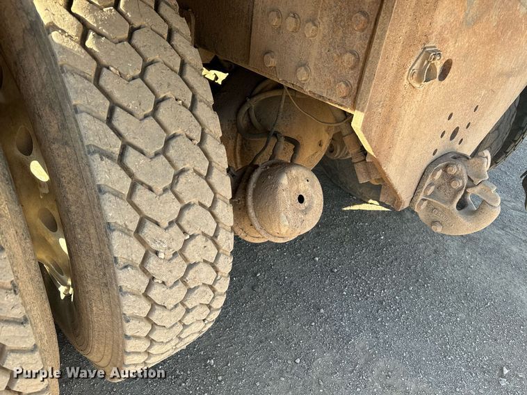 image for item EE7717 1988 Peterbilt 379 dump truck