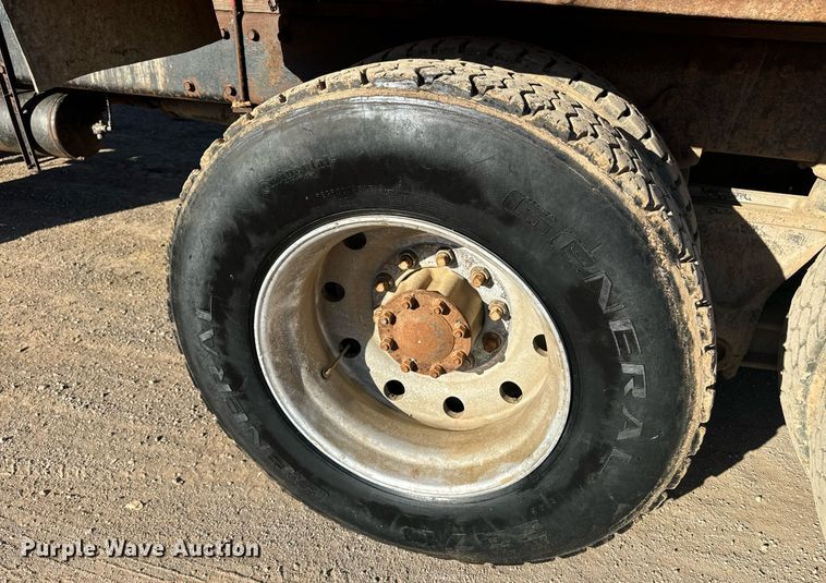 image for item EE7717 1988 Peterbilt 379 dump truck