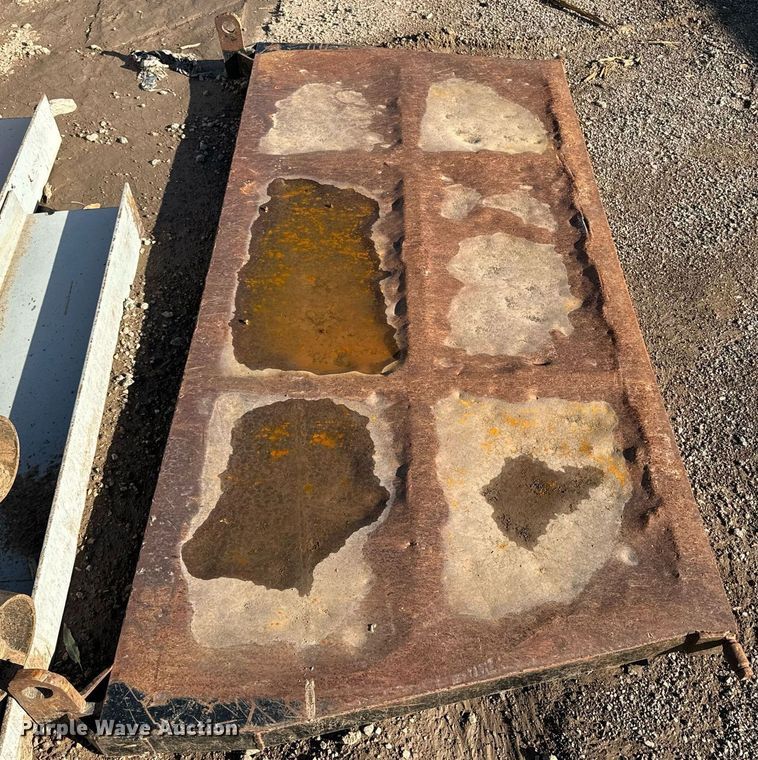 image for item EE7717 1988 Peterbilt 379 dump truck