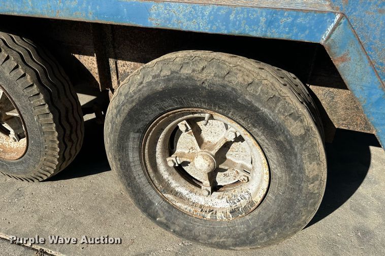 image for item EE7719 1995 Shop built utility trailer