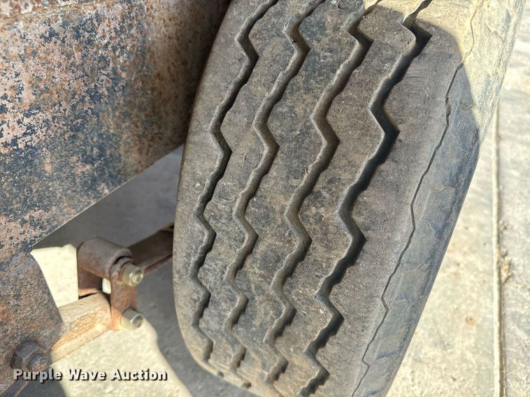 image for item EE7719 1995 Shop built utility trailer