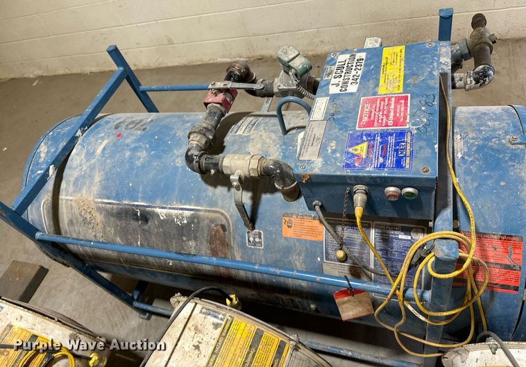 image for item EE7723 (4) heaters