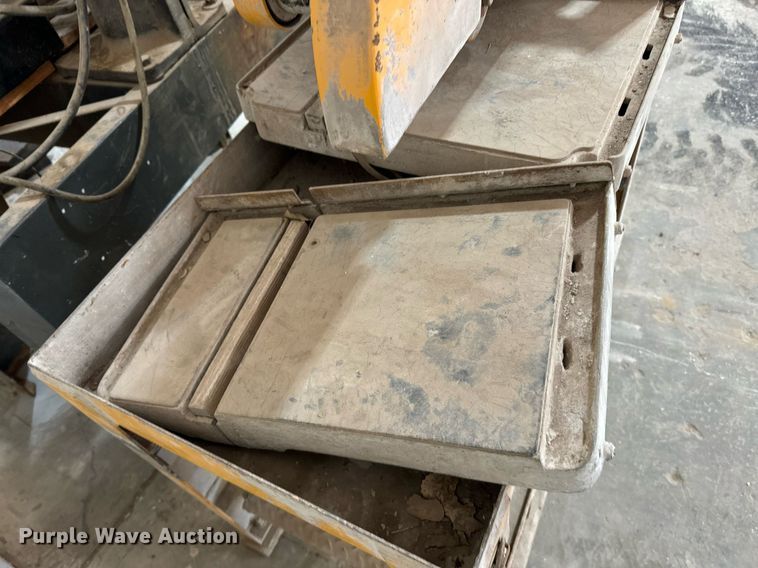 image for item EE7730 (2) saws