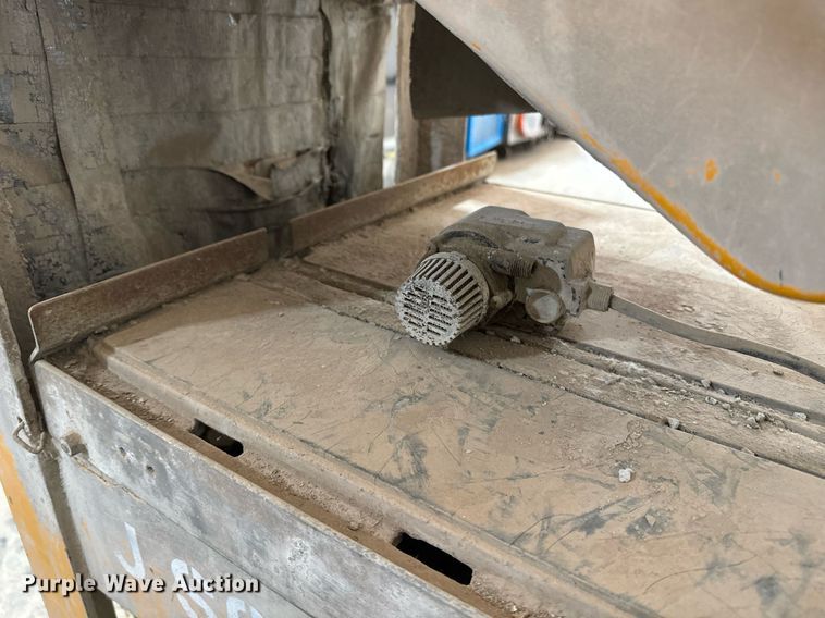 image for item EE7730 (2) saws