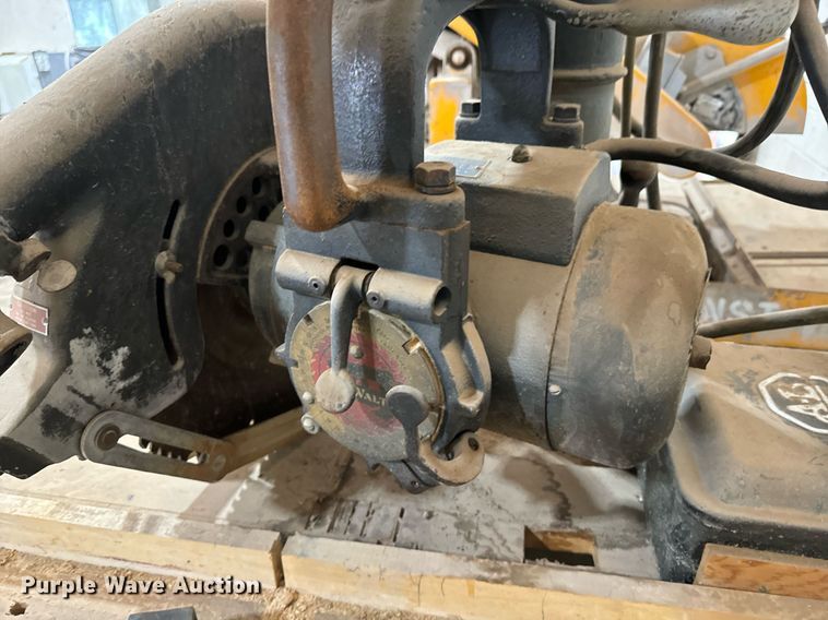 image for item EE7730 (2) saws