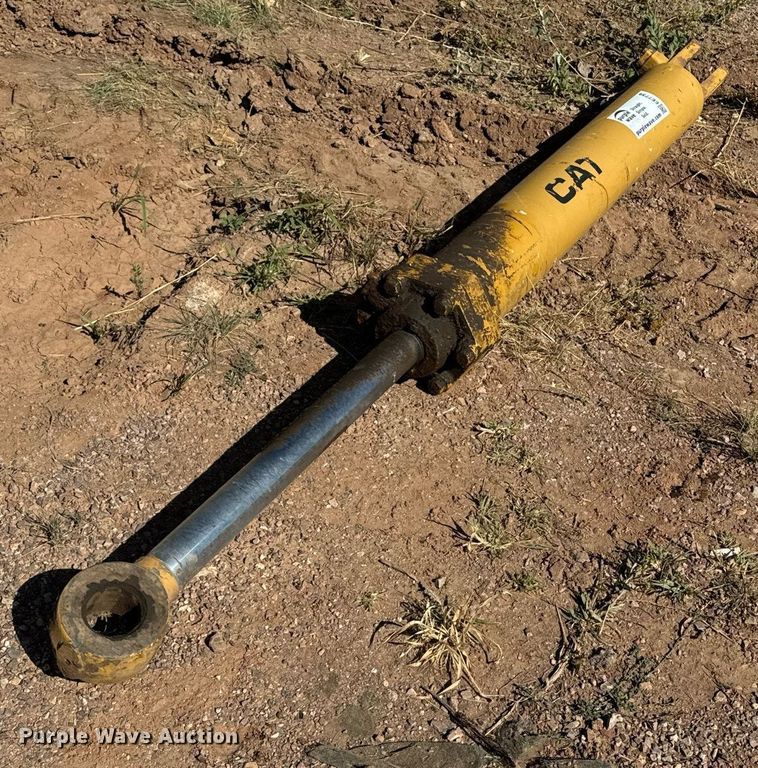 image for item EE7739 Caterpillar hydraulic cylinder