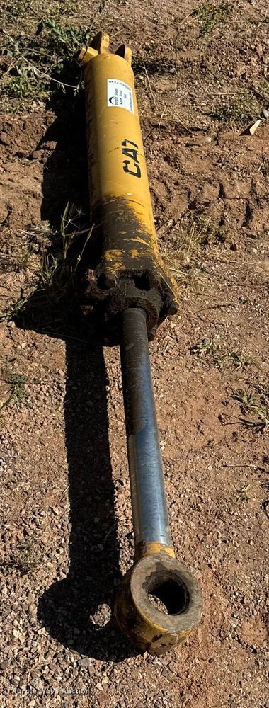 image for item EE7739 Caterpillar hydraulic cylinder