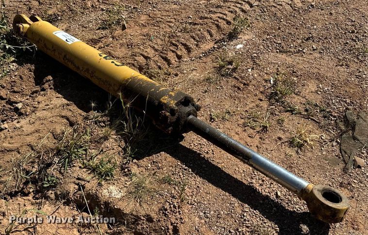 image for item EE7739 Caterpillar hydraulic cylinder