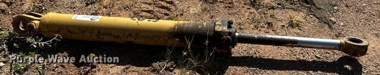image for item EE7739 Caterpillar hydraulic cylinder